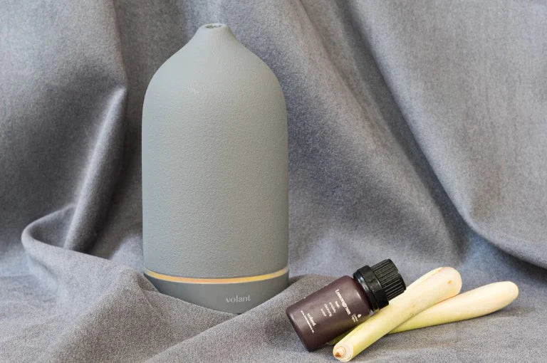 Our Complete Guide to Lemongrass Essential Oil: Benefits, Uses and Cautions