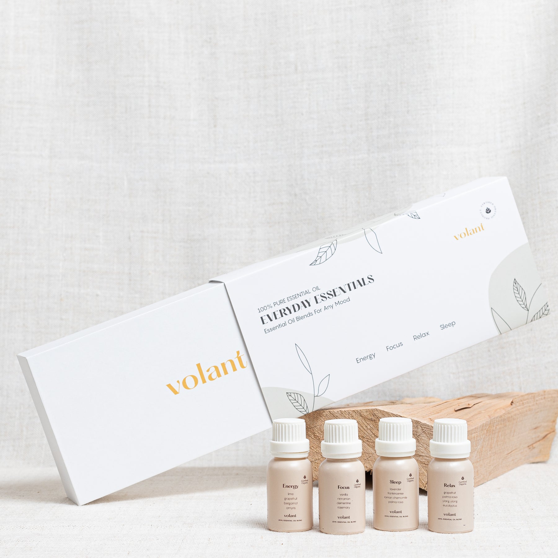 volant Everyday Essential Oil Set emballage og flasker. Bundt af vores fire mest populære blandinger: Energi, afslapning, søvn og fokus.