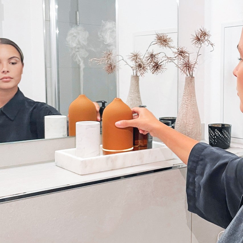 volant clay diffuser using spa essential oil blend. Made with pure Eucalyptus, Geranium, and Bergamot it recreates the calming and refreshing spa feeling.
