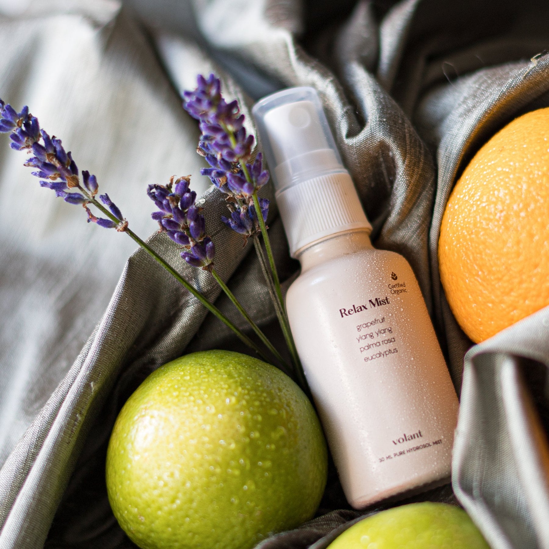 Volant relax dimma flaska. En lugnande blandning av de eteriska oljorna palma rosa, ylang ylang, eukalyptus och grapefrukt.