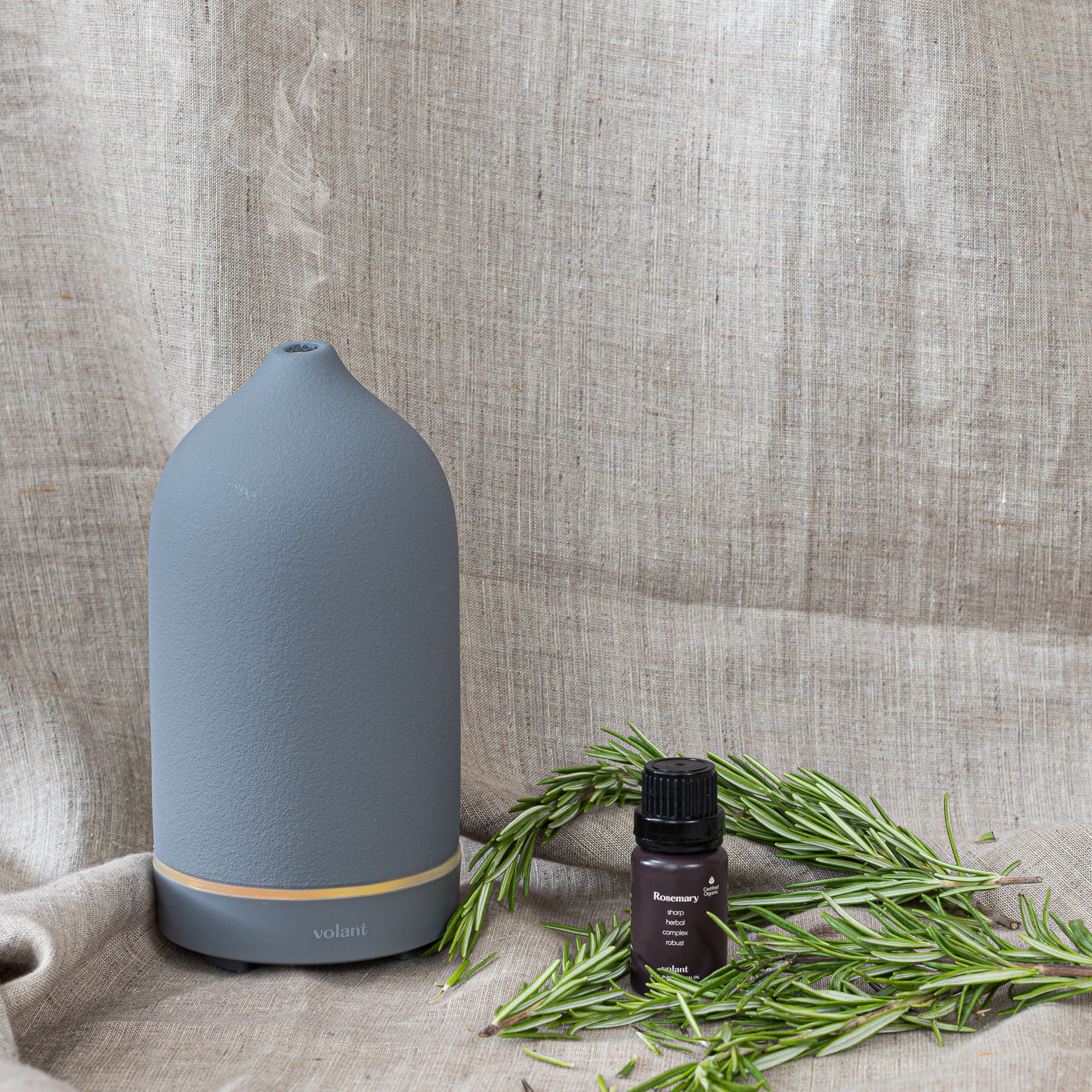 volant grey diffuser med økologisk æterisk rosmarinolie til at lindre stress og slappe af