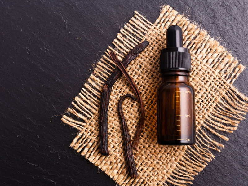 Our Complete Guide to Vanilla Essential Oil: Benefits, Uses and Cautions